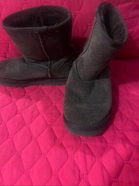 UGG Short Classic Brown Suede Shearling-Lined Ankle Boots